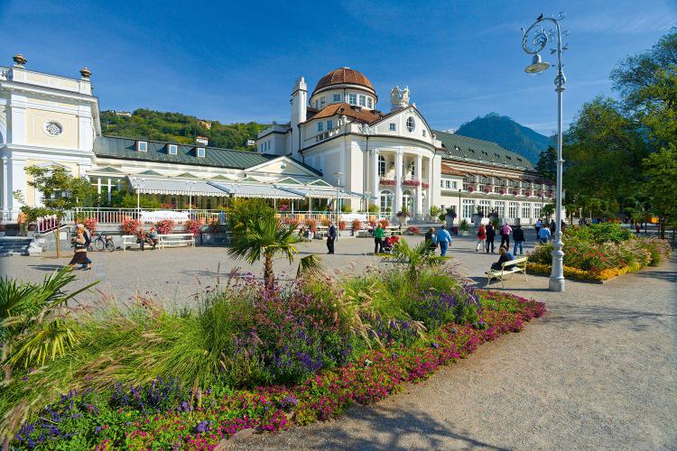 Kurhaus und Kurpromenade in Meran an der Passer